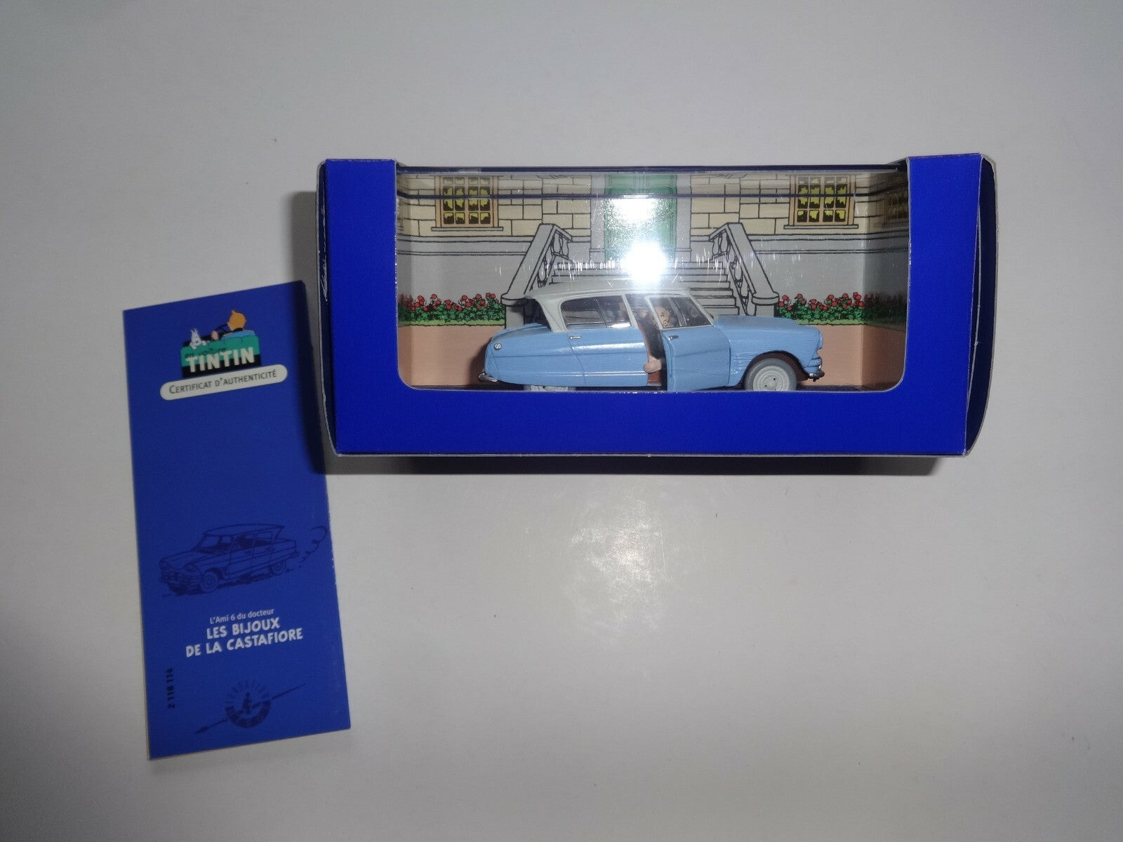 Voiture Tintin N°14 - L'ami 6 du Docteur - 2002 -  Neuf - Hergé